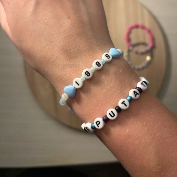 Bundle of 11 Taylor Swift Eras friendship bracelets - Picture 6 of 9